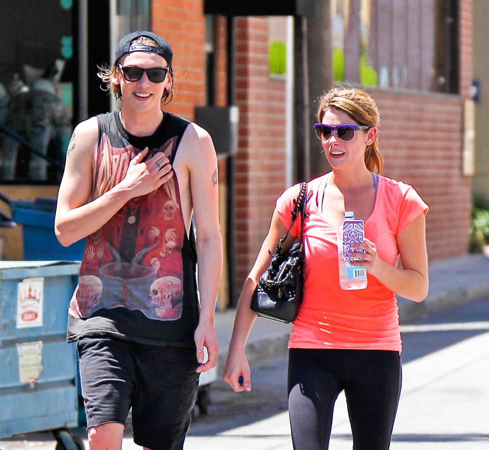 8. August 2013: Jamie Campbell Bower und Ashley Greene kommen aus einem Fitness Studio. Die beiden Co-Stars aus "Twilight" gehen anschließend gemeinsam Mittag essen.