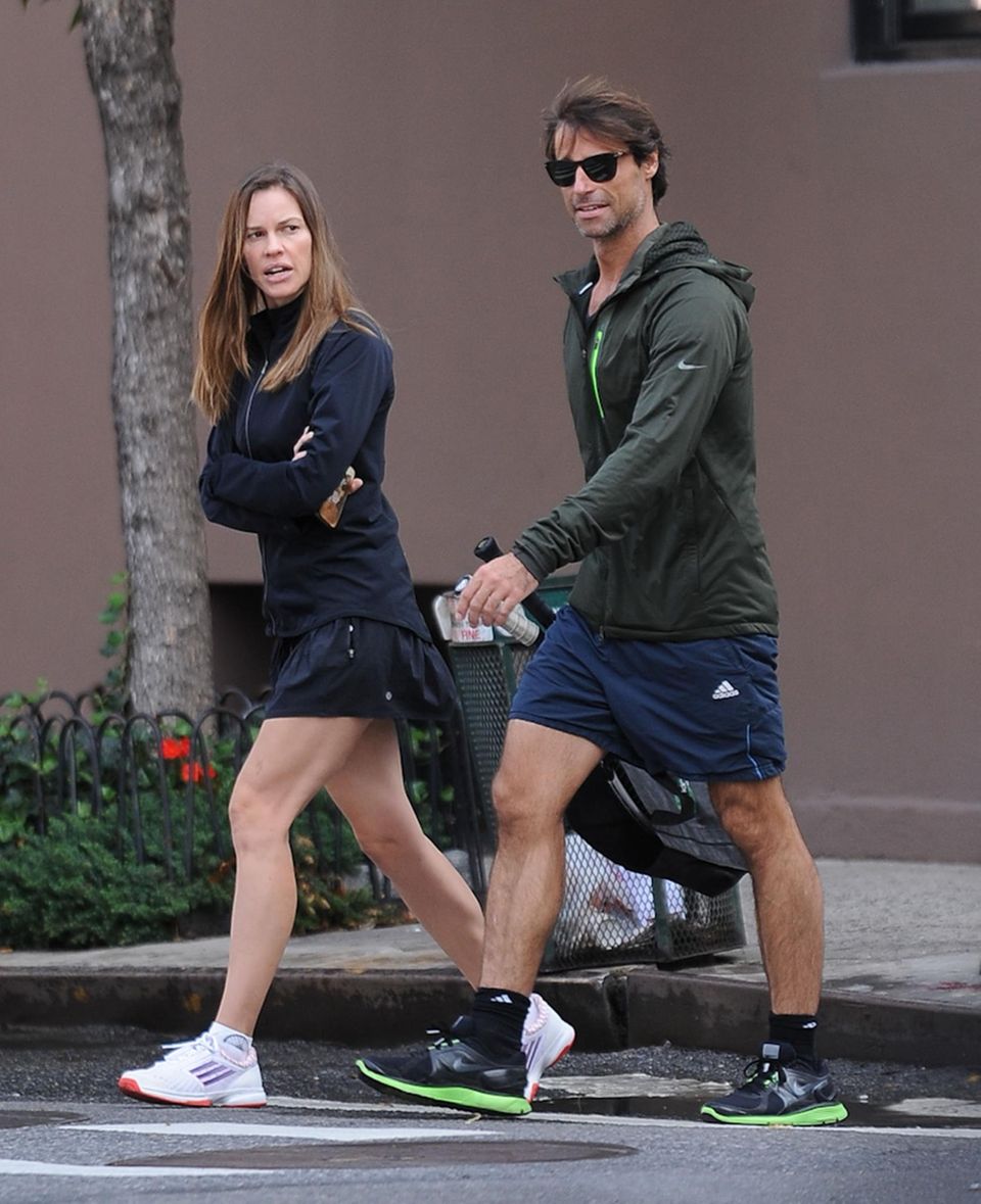 8. Oktober 2013: Hilary Swank und ihr Freund, der Immobilienmakler Laurent Fleury, sind in New York auf dem Weg zum Tennis.