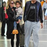 3. Oktober 2013: Ellen Pompeo und ihr Mann Chris Ivery machen sich mit Tochter Stella auf den Weg von Los Angeles nach Europa.
