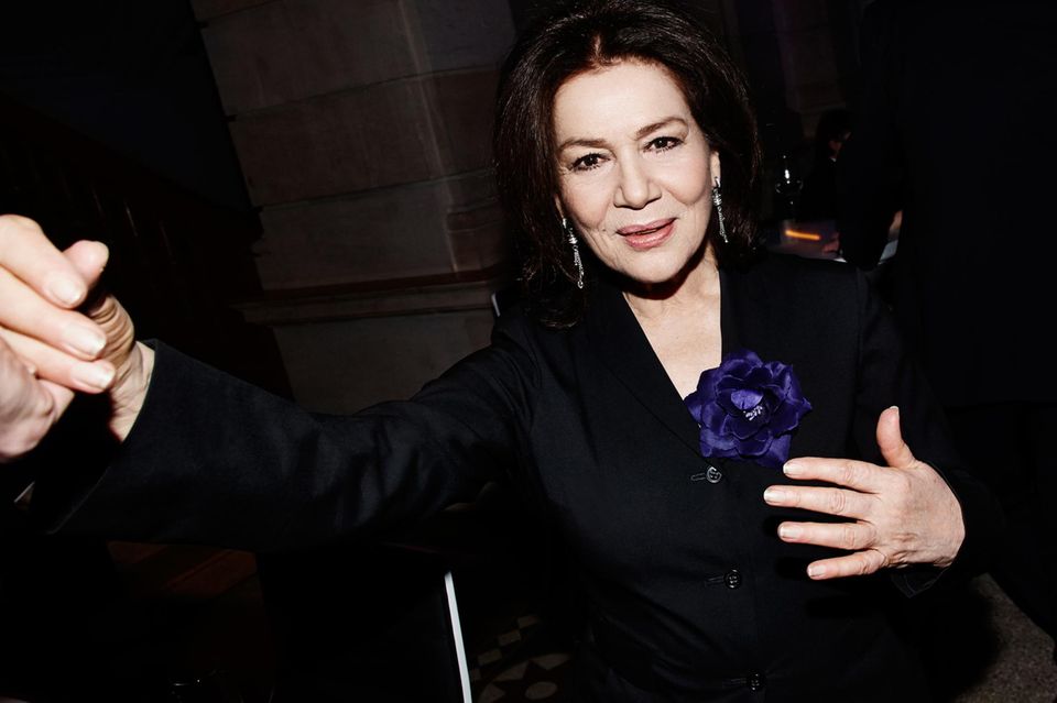 "Die Berlinale ist mir jedes Mal ein Fest!"   Uns auch - vor allem wenn Hannelore Elsner dabei ist und jeden Saal mit Grandezza füllt.