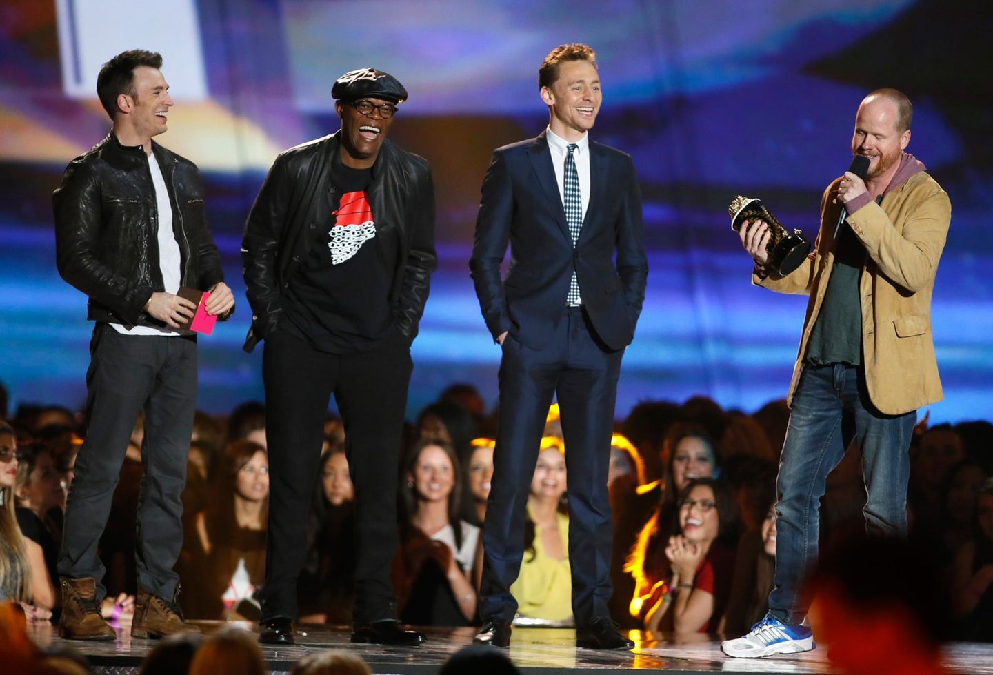 Die Crew von "Marvel's The Avengers", Chris Evans, Samuel L. Jackson, Tom Hiddleston und Joss Whedon, kann sich über den Award für den "Film der Jahres" freuen.
