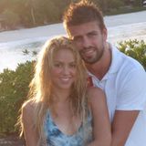 29. März 2011  Shakira twittert das erste Bild von sich mit Gerard Piqué. Die Sängerin und der Fußballer sind jetzt offiziell ein Paar.