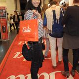 Nicht nur Chantal de Freitas freut sich über die vielen, tollen Goodies der diesjährigen Shopping Night.