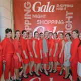 Unsere fleißigen Hostessen strahlen in GALA-roten Outfits von St.Emile.