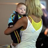 April 2007  Am 13. März 2007 kommt Sohn Liam Aaron McDermott zur Welt. Er bekommt den Namen von Toris Mitte 2006 verstorbenen Vater Aaron Spelling. Kurz vor dessen Tod hatte sich die Schauspielerin mit ihm versöhnt, nachdem sie neun Monate lang keinen Kontakt zu dem 86-jährigen "Beverly Hills 90210"-Produzenten gehabt haben soll.