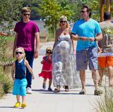 April 2011  Hochschwanger ist Tori Spelling mit ihrer gesamten Familie auf dem Weg zu einem Rummel in Miami, bei dem es nur ums Essen geht.