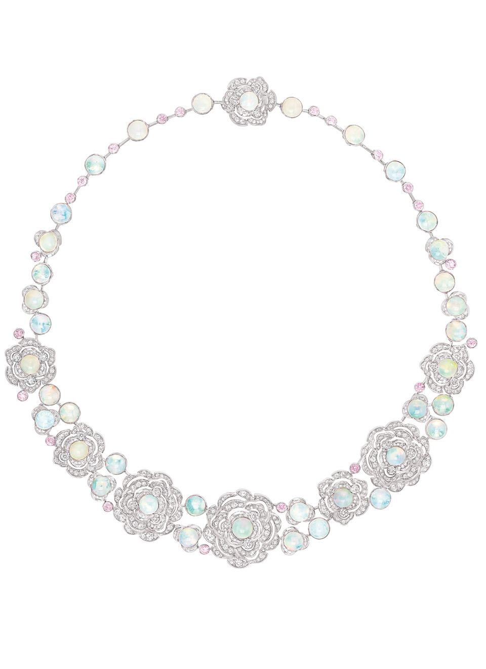 Sogar Juwelen-Queen Liz Taylor wäre wohl sprachlos gewesen beim Anblick dieses Colliers aus Weißgold mit Diamanten und schimmernden Opalen. Von Chanel Joaillerie, Preis auf Anfrage