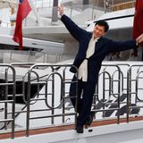 Jackie Chan ist beim Fototermin zu "Skiptrace" ganz in seinem Element.
