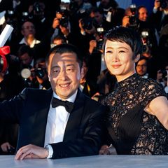 "A Touch Of Sin" wird in der Kategorie "Bestes Drehbuch" ausgezeichnet. Regisseur Jia Zhangke und Schauspielerin Zhao Tao freuen sich riesig.