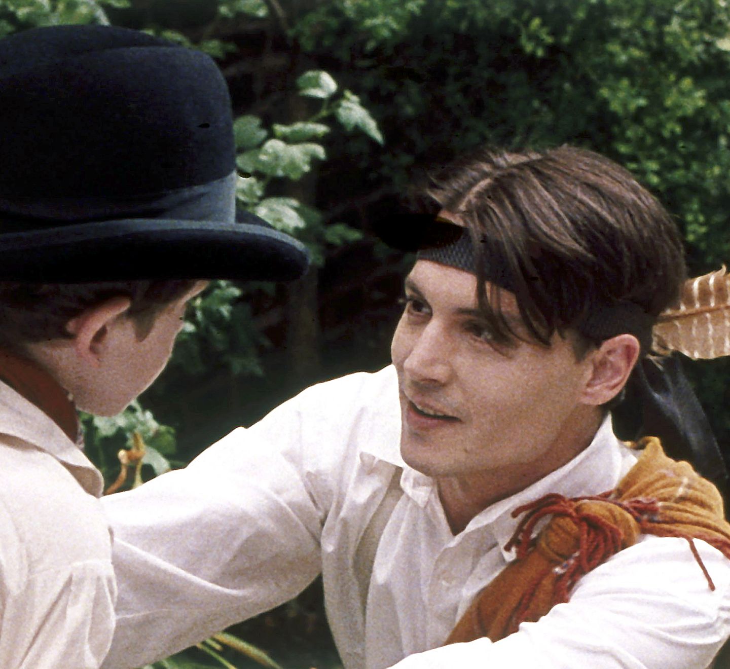 Als "James Berry" erfindet Depp in "Wenn Träume fliegen lernen" (2004) die legendäre Romanfigur "Peter Pan". Er selbst überzeugt in dem Film als liebevoller Ziehvater von vier Waisenjungen, der durch sein Buch selbst wieder zum Kind wird.