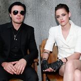 Michael Pitt und Kristen Stewart sind zu Gast bei der Chanel-Show.