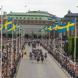 Viele schwedische Nationalflaggen wurden zu Ehren der beiden gehisst.