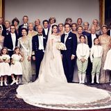Das Hochzeitspaar mit seiner Familie