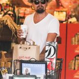 Leonardo DiCaprio macht in Malibu noch schnell ein paar Besorgungen.