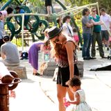 Beyoncé geht zur Feier des Tages mit Töchterchen Blue Ivy auf einen Spielplatz.