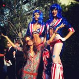 Auch Model Alessandra Ambrosio ist in Feierlaune.