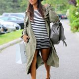 Dass ein toller Look nicht zwingend teuer sein muss beweist Kourtney Kardashian mit diesem Outfit. Den XXL-Trenchcoat hat sie bei Asos geshoppt.