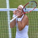 Sabine Lisicki freut sich über den Viertelfinalsieg gegen die Estin Kaia Kanepi. Die 23-jährige Berlinerin ist die Favoritin des Publikums und der Presse und wird in Anlehnung an einen anderen großen deutschen Tennisspieler "Doris Becker" genannt. Im Halbfinale trifft sie auf Li Na aus China oder die Polin Agnieszka Radwanska.
