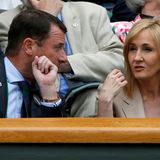 Wahrscheinlich philosophiert JK Rowling mit ihrem Begleiter über Tennis.