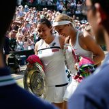Sabine Lisicki muss sich im Finale der Französin Marion Bartoli geschlagen geben. Nach ein paar Tränen kann die Deutsche Wimbledon-Überraschung aber schon wieder lachen.