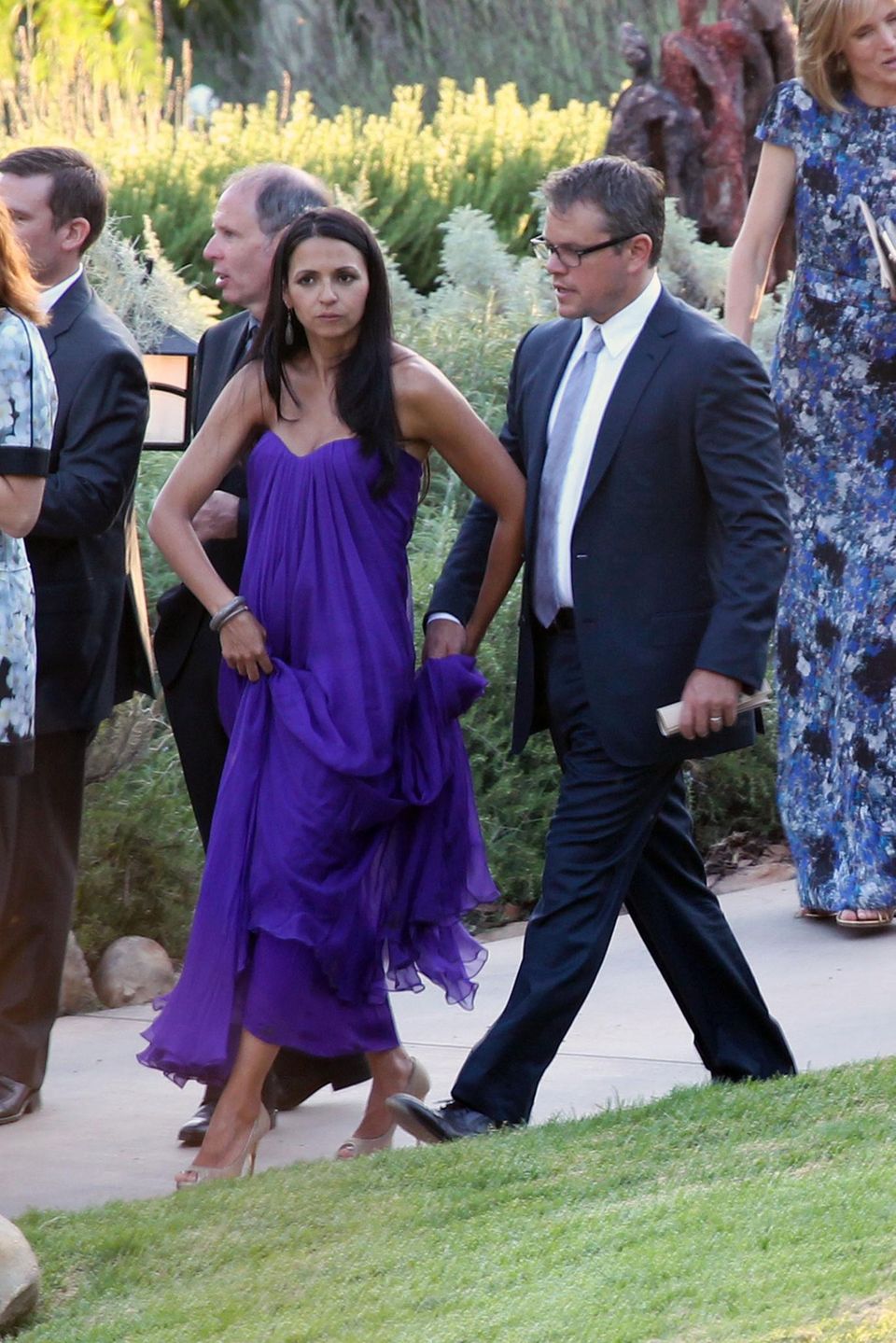 Matt Damon und seine Ehefrau Luciana Barroso haben ihre vier Kinder zu Hause gelassen, um die Kimmel-McNearney-Hochzeit zu feiern.