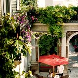 Berühmte Hotelbesitzer: Doch nicht nur in Südamerika lädt Francis Ford Coppola zum Ferienmachen ein. Mit "Palazzo Margherita" hat er auch im süditalienischen Bernalda ein Luxushotel eröffnet, ab 1000 Euro pro Suite für zwei Nächte.