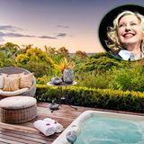 Berühmte Hotelbesitzer: Im Jahr 2005 hat Olivia Newton-John mit drei Geschäftspartnern das " " im australischen New South Wales eröffnet.