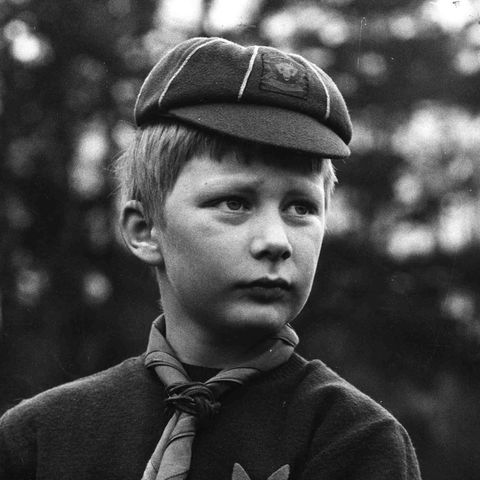 1969   Der als ernsthaft und eher schüchtern geltende Prinz war als Neunjähriger Mitglied bei den Pfadfindern.