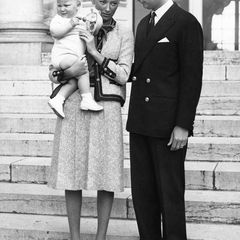 1961   Prinz Philippe ist der älteste Sohn und nach dem Tod seines Onkels, somit Thronerbe von König Albert II. und Königin Paola.