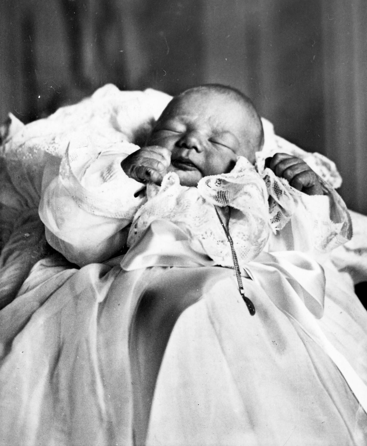 1960   Die Geburt eines Prinzen: Philippe Léopold Louis Marie wird am 15. April 1960 in Brüssel geboren. Von seinen Untertanen wird er liebevoll "Filip" genannt.