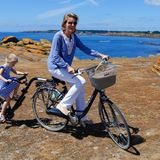 Mathilde und Eleonore erobern mit dem Fahrrad die Insel.