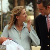 2005: Die spanische Prinzessin Christina und ihr Mann Iñaki Urdangarin freuen sich nach drei Jungen über ihre kleine Prinzessin Irene.