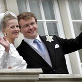 Am 24. April 2004 geben sich Prinzessin Mabel und Prinz Friso in Den Haag das Ja-Wort.