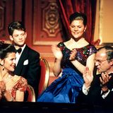 22. Dezember 1993: Familienausflug mit den Kindern in die Oper: Prinz Carl Philip, Kronprinzessin Victoria und Prinzessin Madele