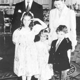 Ein Salut für den König zum Geburstag 1986 von seinen drei Kindern.