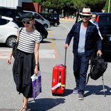 Diane Kruger und Joshua Jackson machen sich mit ihrem Gepäck auf den Weg ins Hotel.