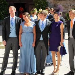 Die Geschwister des Brautpaares posieren nach dem Gottesdienst gemeinsam: Felix Lademacher, Prinzessin Alexandra, Prinz Sebastien, Prinzessin Tessy und Prinz Louis.