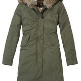 Echte Klassiker kommen nie aus der Mode:  grüner Parka von Woolrich, ca. 650 Euro