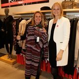 Stil-Beratung mit Champagner: Stylistin Christina Holzum und ihre Kundin Christin Mallek