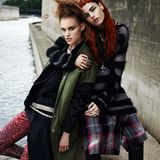 Links: Mantel von Paule Ka, ca. 850 Euro. Hose von Diesel, ca. 170 Euro. Weste von Maze, ca. 670 Euro. Top von Ilaria Nistri, ca. 450 Euro. Gürtel: Vintage, Kette von Chanel, Schuhe von Underground, Socken von Falke. Rechts:  Pullover von Jean Paul Gaultier, ca. 895 Euro. Rock von Y's, ca. 880 Euro. Hose von Thomas Rath, ca. 200 Euro. Kreuz-Ring von Chaingang, übrige Ringe von Patrik Muff, Schuhe von Jeffrey Campbell