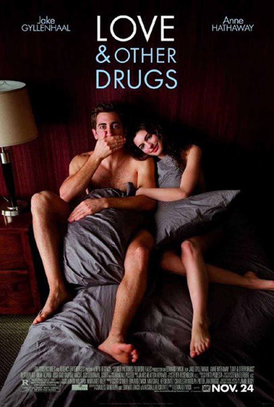 Eher seichte Sexyness zeigen Jake Gyllenhaal und Anne Hathaway auf dem Filmposter zu "Love & Other Drugs".