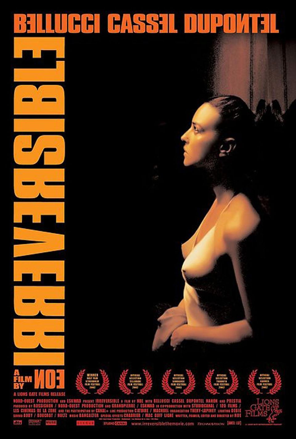 Für den verstörenden Film "Irreversibel" mit Monica Bellucci, in dem eine Vergewaltigung sehr explizit gezeigt wird, wirbt der Verleih mit diesem fast sinnlichen Plakat. Für den verstörenden Film "Irreversibel" mit Monica Bellucci, in dem eine Vergewaltigung sehr explizit gezeigt wird, wirbt der Verleih mit diesem fast sinnlichen Plakat.