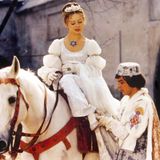 "Drei Haselnüsse für Aschenbrödel"  Der tschechisch-deutsche Märchenfilm gehört zum weihnachtlichen Pflichtprogramm. Seit mehr als 40 Jahren flimmert er mittlerweile zum Fest der Liebe weltweit über die Fernsehbildschirme.