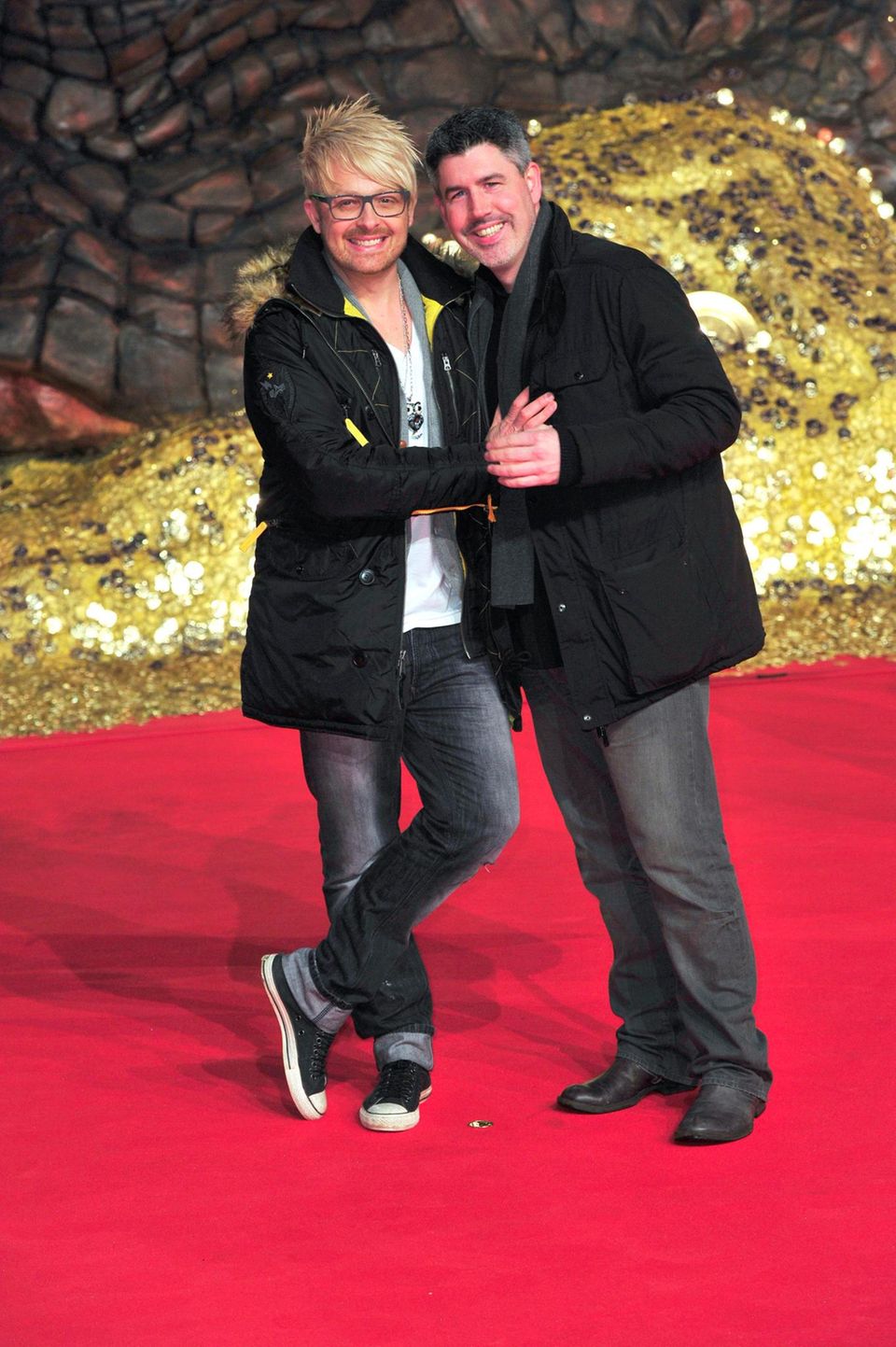 Sänger Ross Antony schaut sich die Premiere von "Der Hobbit" mit seinem Mann Paul Reeves an. Sänger Ross Antony schaut sich die Premiere von "Der Hobbit" mit seinem Mann Paul Reeves an.