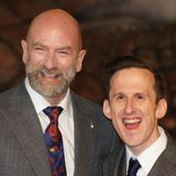 Graham McTavish und Adam Brown amüsieren sich auf dem roten Teppich in Berlin. Im Film stellen sie die Zwerge "Dwalin" und "Ori" dar.