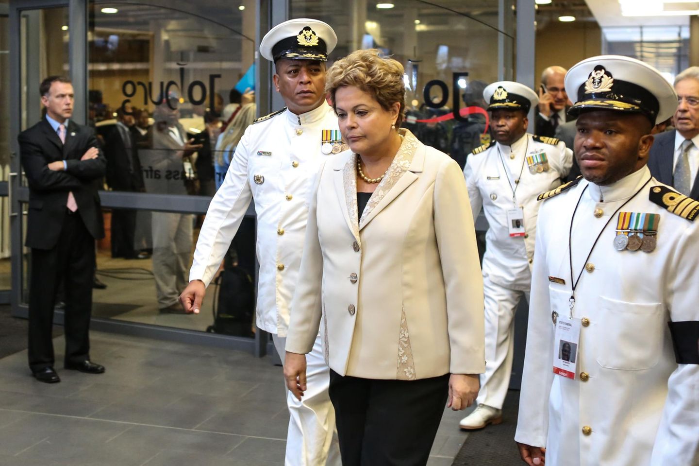 Auch Brasiliens Staatsoberhaupt Dilma Rousseff ist gekommen um Abschied zu nehmen.