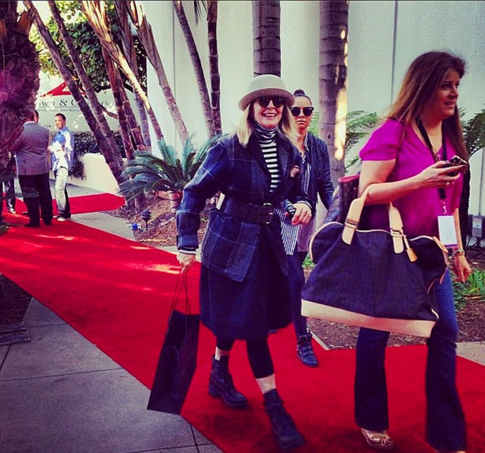 Diane Keaton reist zu den Proben für die Golden-Globes-Gala an und marschiert schon einmal über den roten Teppich.