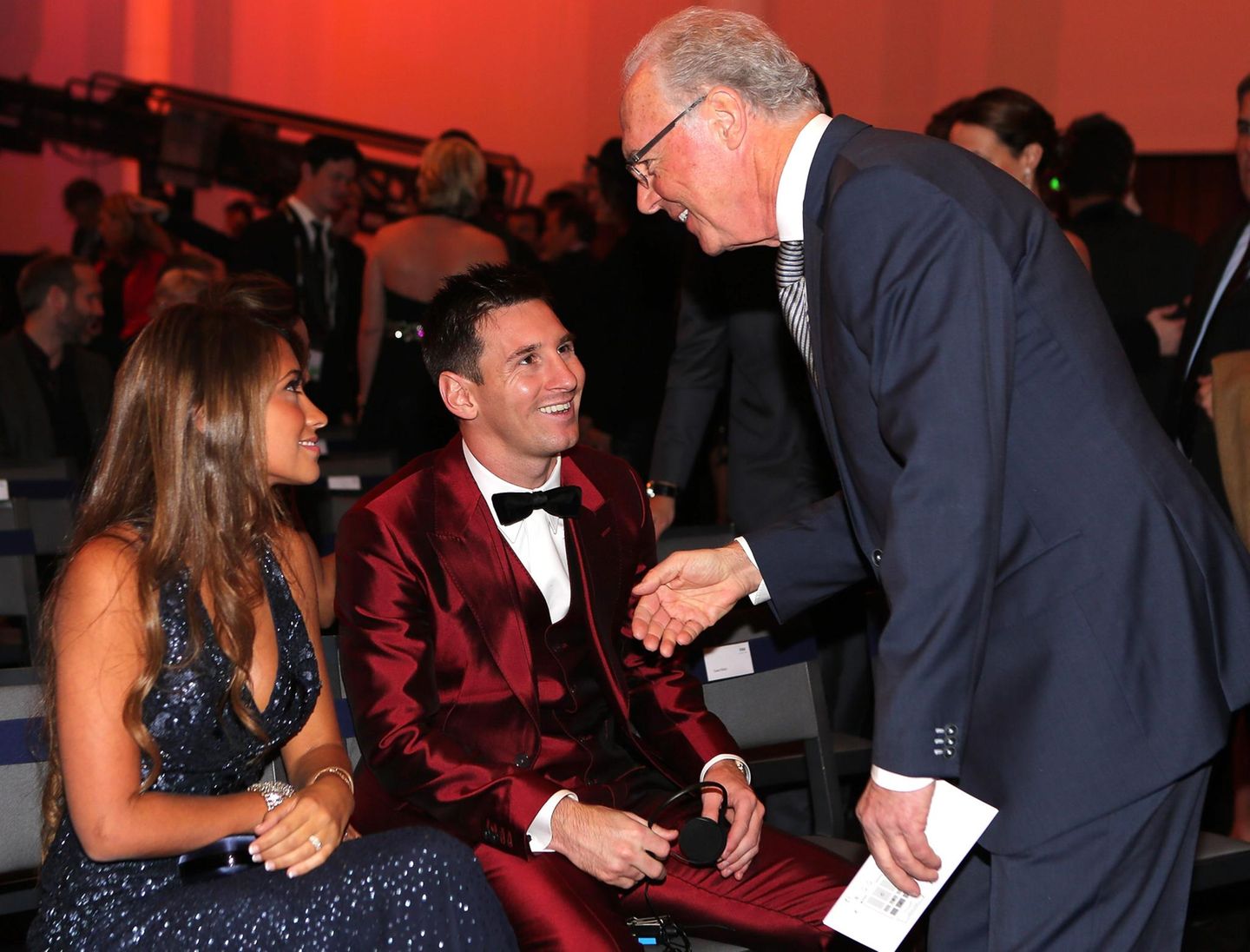 Franz Beckenbauer begrüßt Lionel Messi.