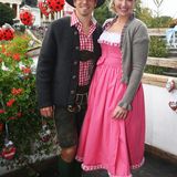 Philipp Lahm und Ehefrau Claudia besuchen jedes Jahr zusammen das Oktoberfest. In der "Käfer Wies'n-Schänke" wird dann gemeinsam mit den Mannschaftskollegen gefeiert. Geheiratet hat das Paar 2010, Sohn Julian wurde 2012 geboren.