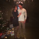 Auch als Muslim feiert Mesut Özil mit seiner Freundin Mandy Capristo Weihnachten. Mit diesem Foto wünscht er seinen Fans über Instagram schöne Weihnachten.